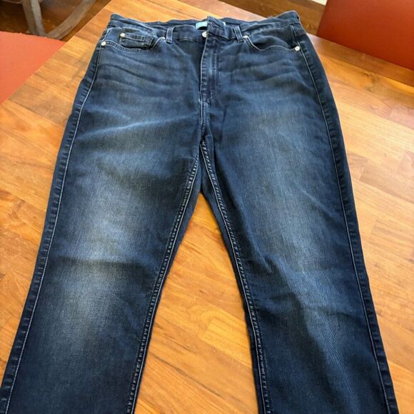 7 For All Mankind Women's The Straight Jeans Size 31 Dark Wash Blue Denim - Picture 4 of 6